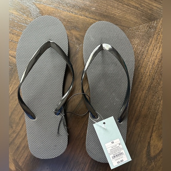 Shade & Shore Black Sandals with Minimalist Design - Picture 1 of 4